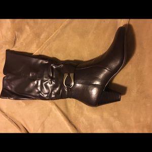 Knee boots